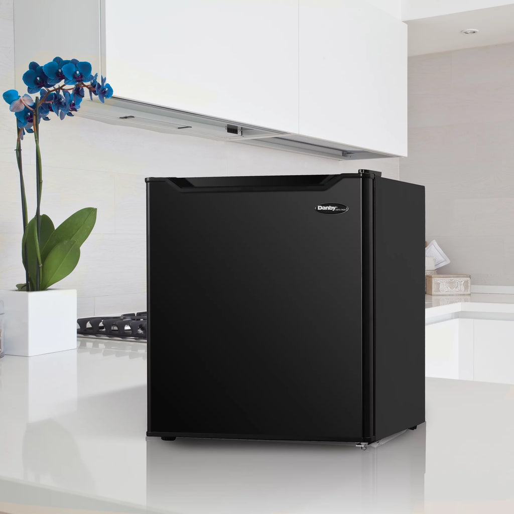 1.6 Cu.ft. Countertop Mini Refrigerator Y6826