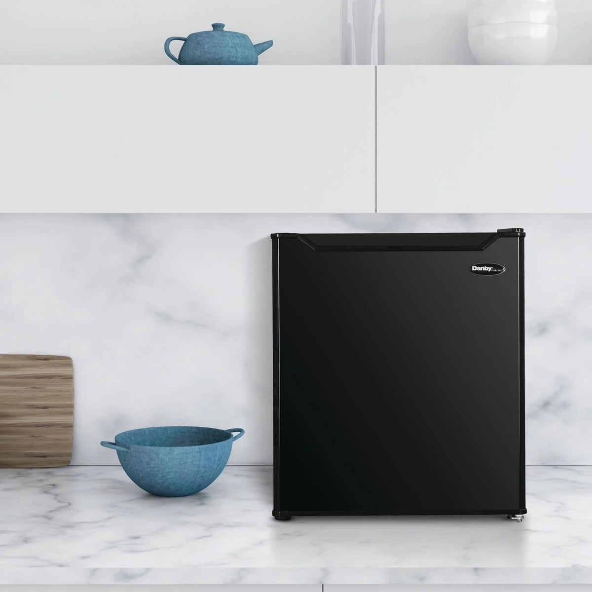 1.6 Cu.ft. Countertop Mini Refrigerator Y6826