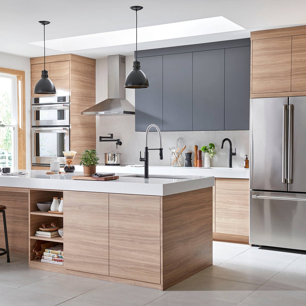 Polished Chrome Pull-Down Kitchen Faucet V880