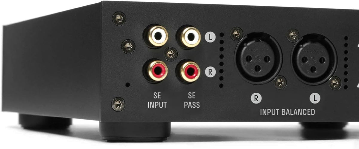 Linear Headphone Amplifier with Balanced XLR and Single-Ended RCA Inputs Z789490