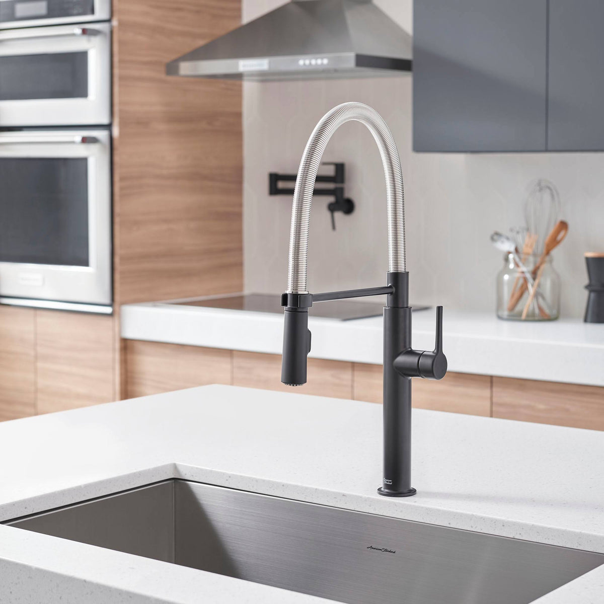Polished Chrome Pull-Down Kitchen Faucet V880