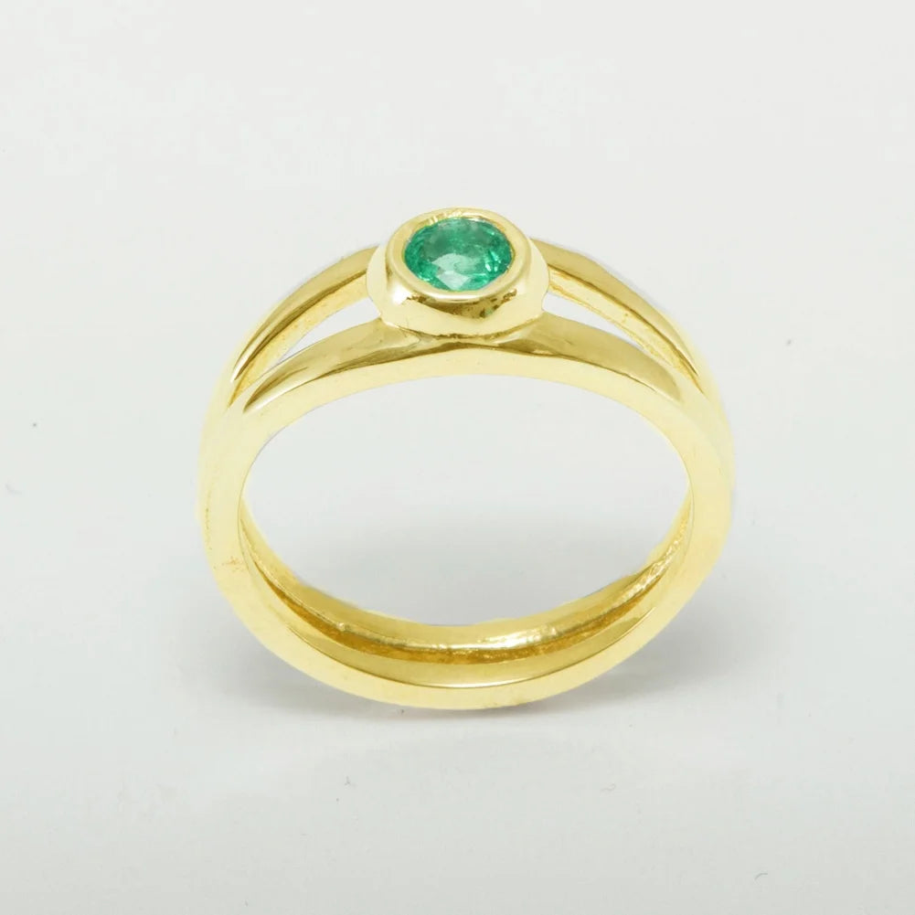9k Yellow Gold Emerald Solitaire Engagement Ring N378
